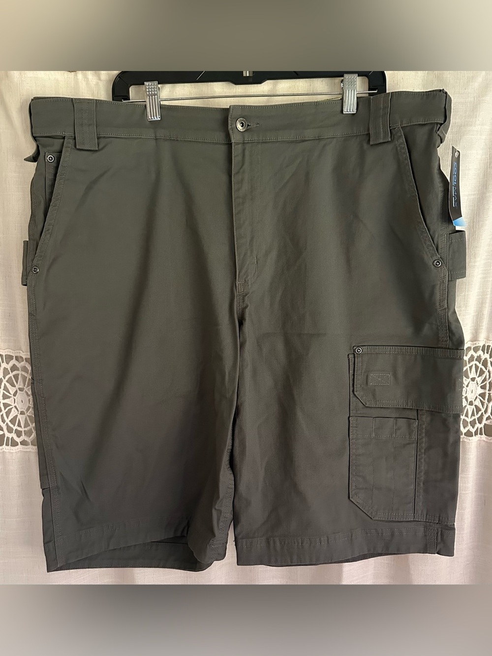 Duluth Trading Co Grey Cargo Shorts for Men - NEW